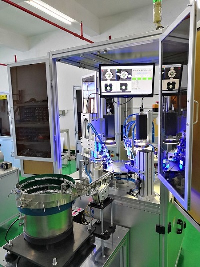 The screw horizontal hole size flaw examines machine